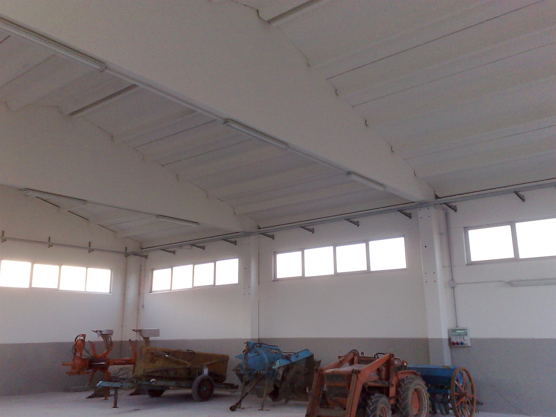 Interno del capannone agricolo